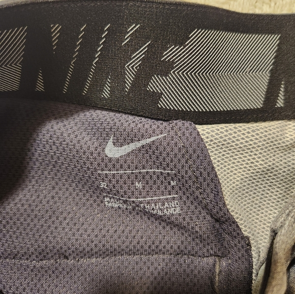 Men's Nike Golf Shorts Size M - Picture 7 of 7